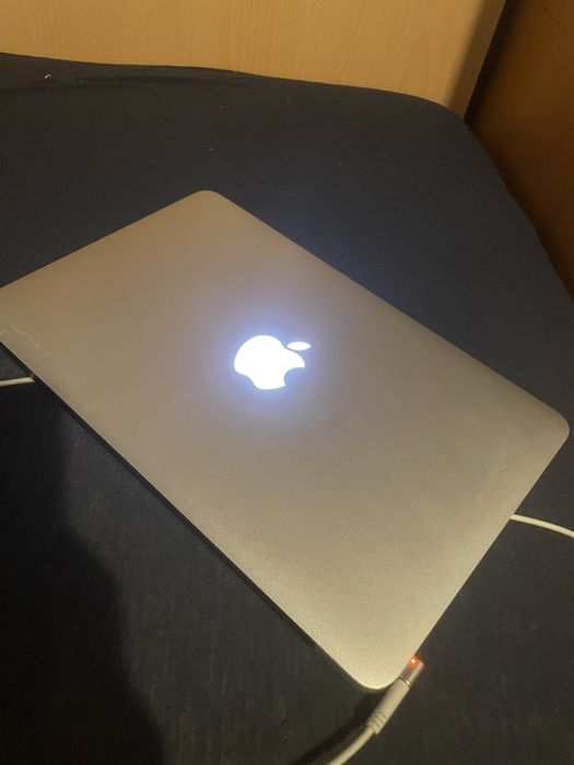 Macbook air mid-2011