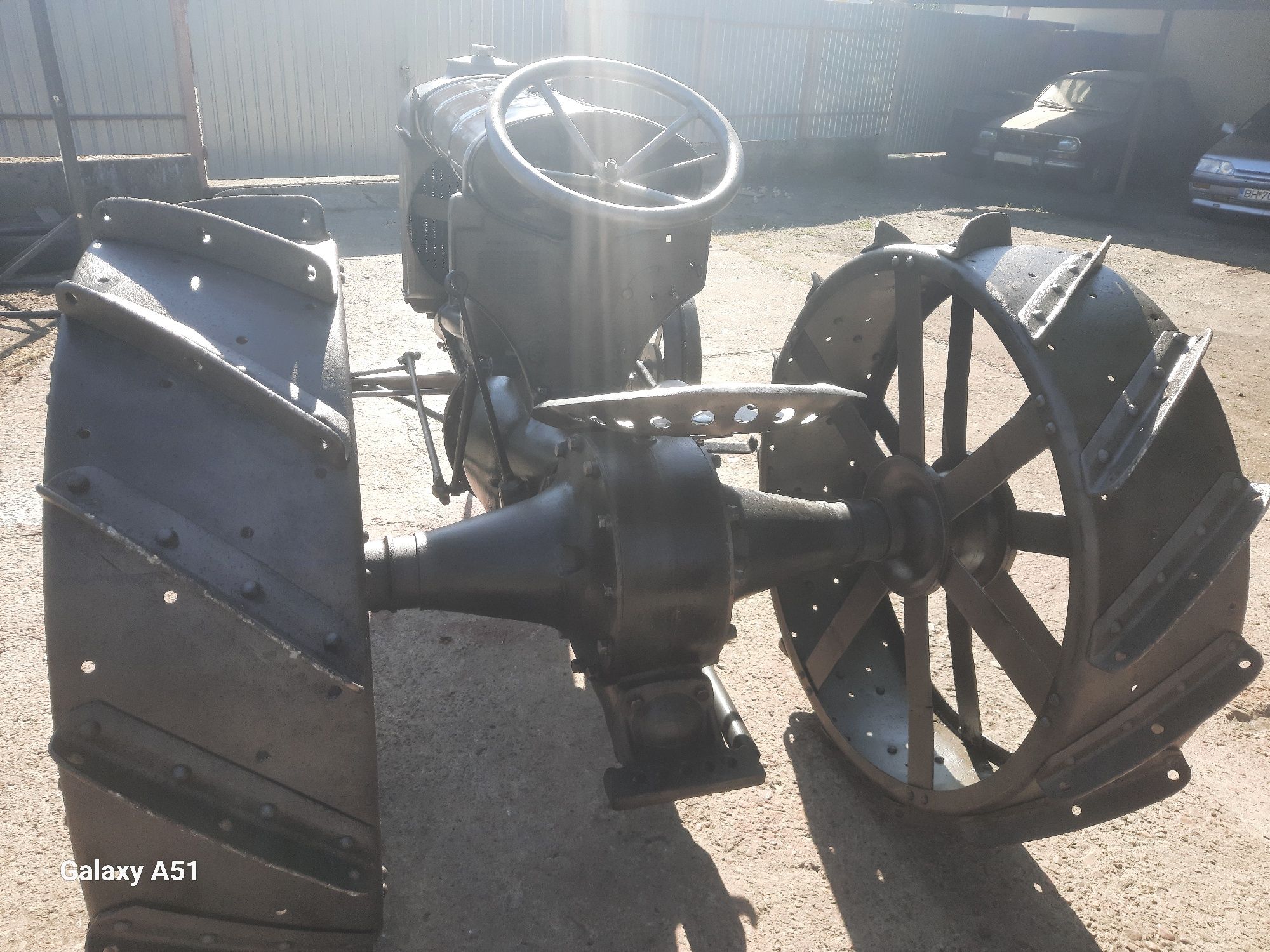 Tractor de epoca Fordson restaurat