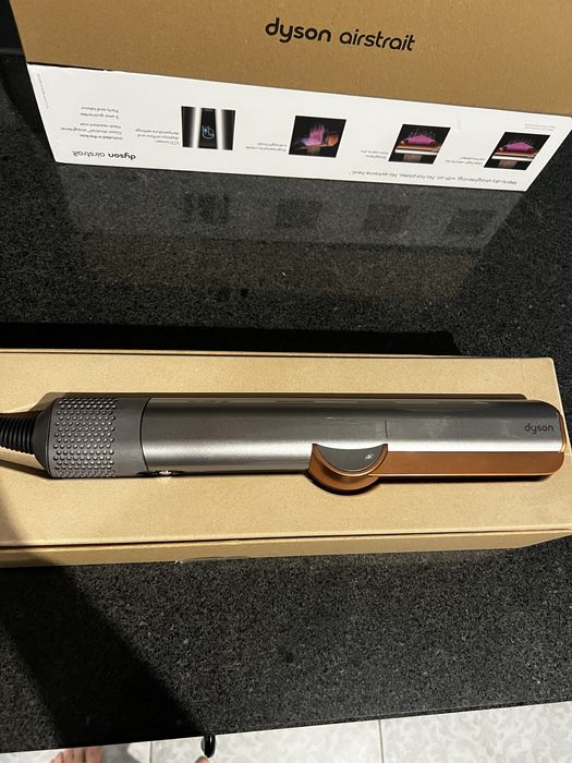 Продавам напълно оригинална Dyson Airstrait Nickel/Copper