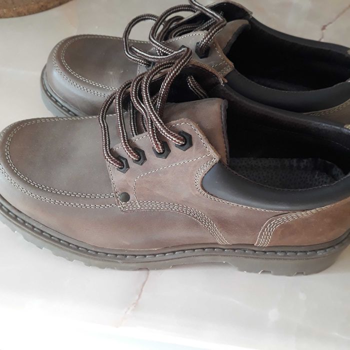 Pantofi din piele,cu talpa groasa,noi,niciodata incaltati.