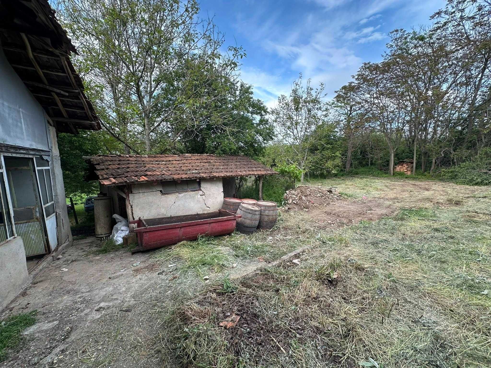 къща 85кв / парцел 2168кв / в с. Калипетрово, ул. ”Круша Планина” 26,