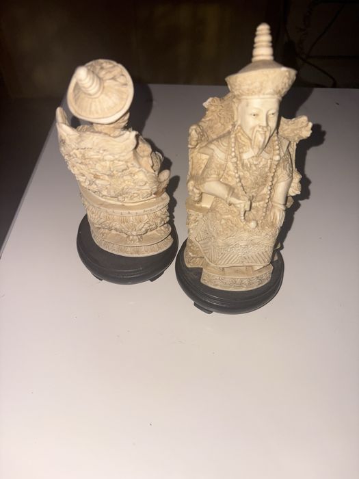 De vanzare 2 statuii din fildeș