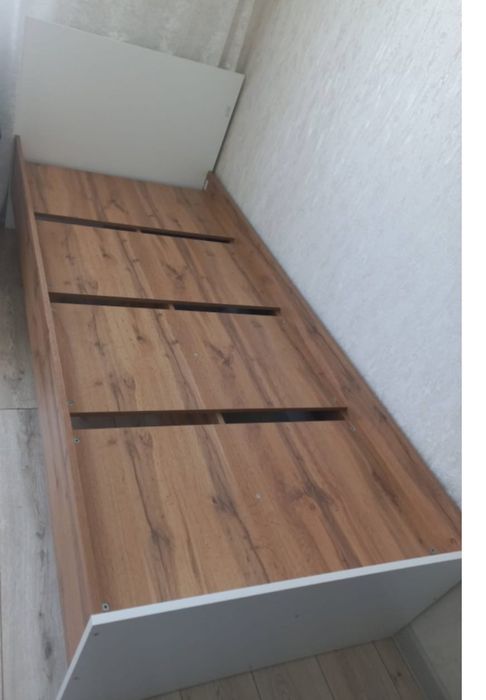 Кроват без матраса