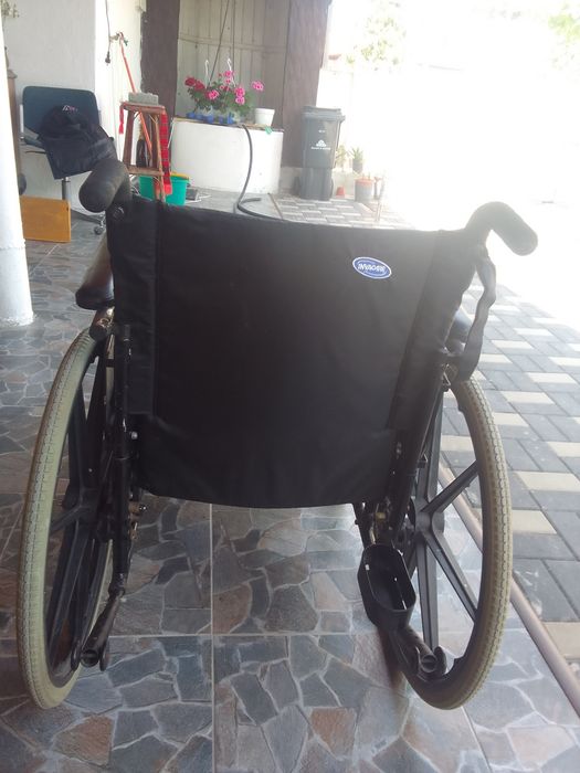 Cărucior pentru dezabili pliabil