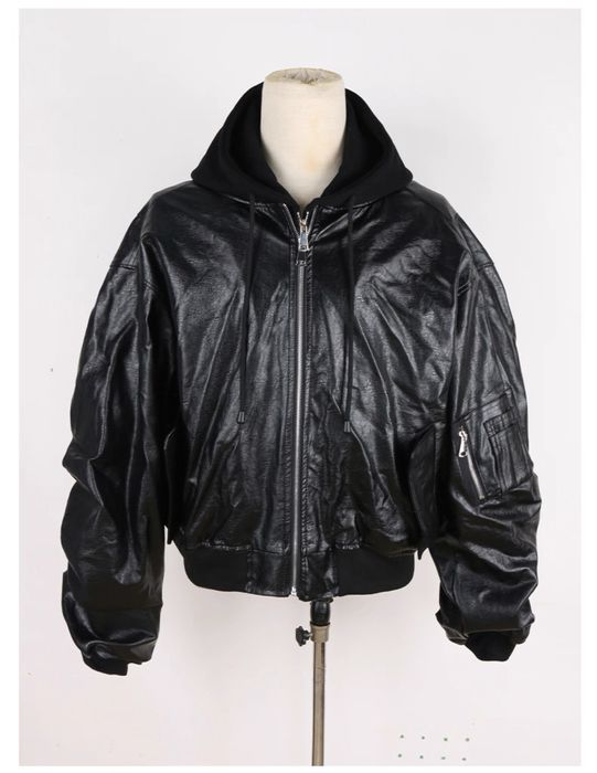 Кожаная куртка бомбер