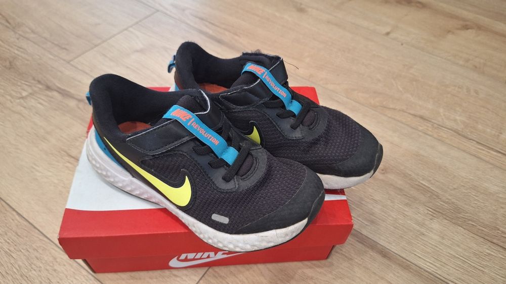 Маратонки  Air max и Nike revolution номер 31