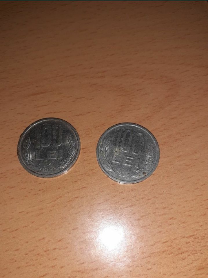 Monede vechi de colecție. 
2 monede 100 Lei din 1992 și 1993
1 moneda