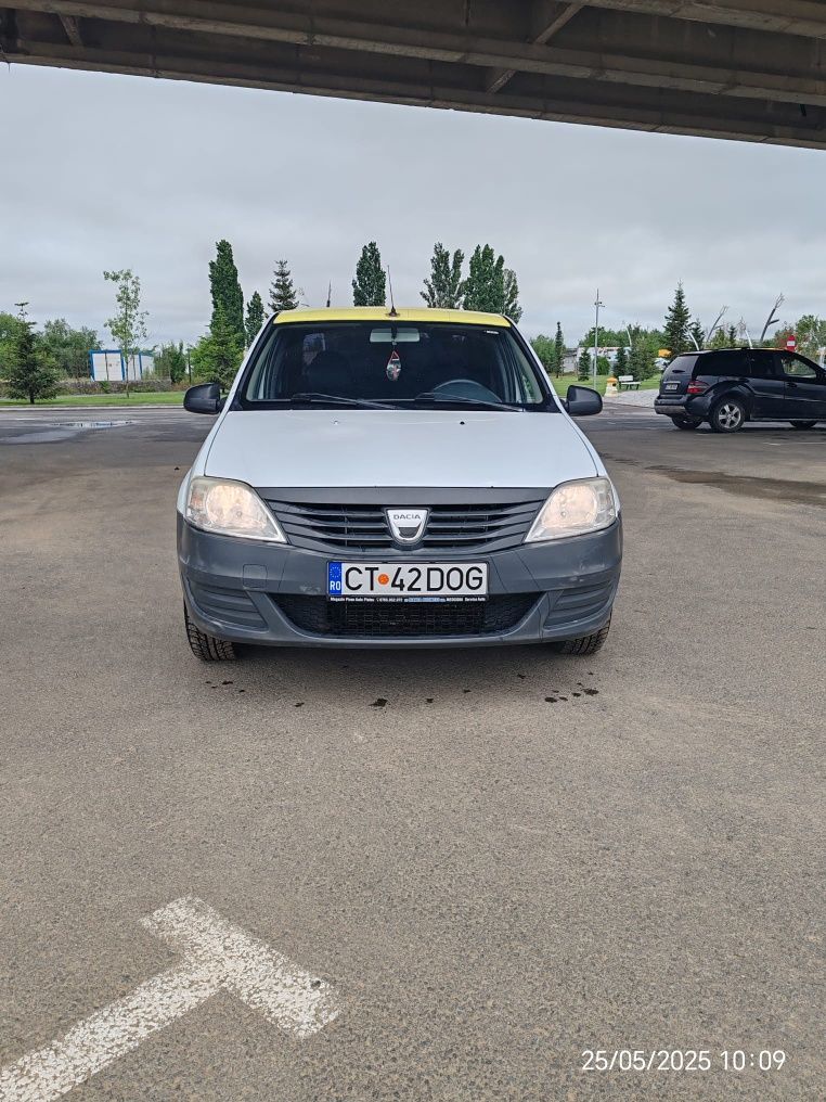 Vând Dacia Logan