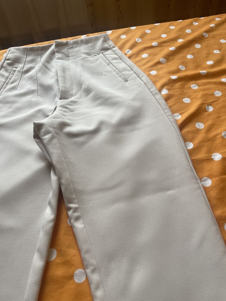 Pantaloni cu pense Stradivarius, size 32