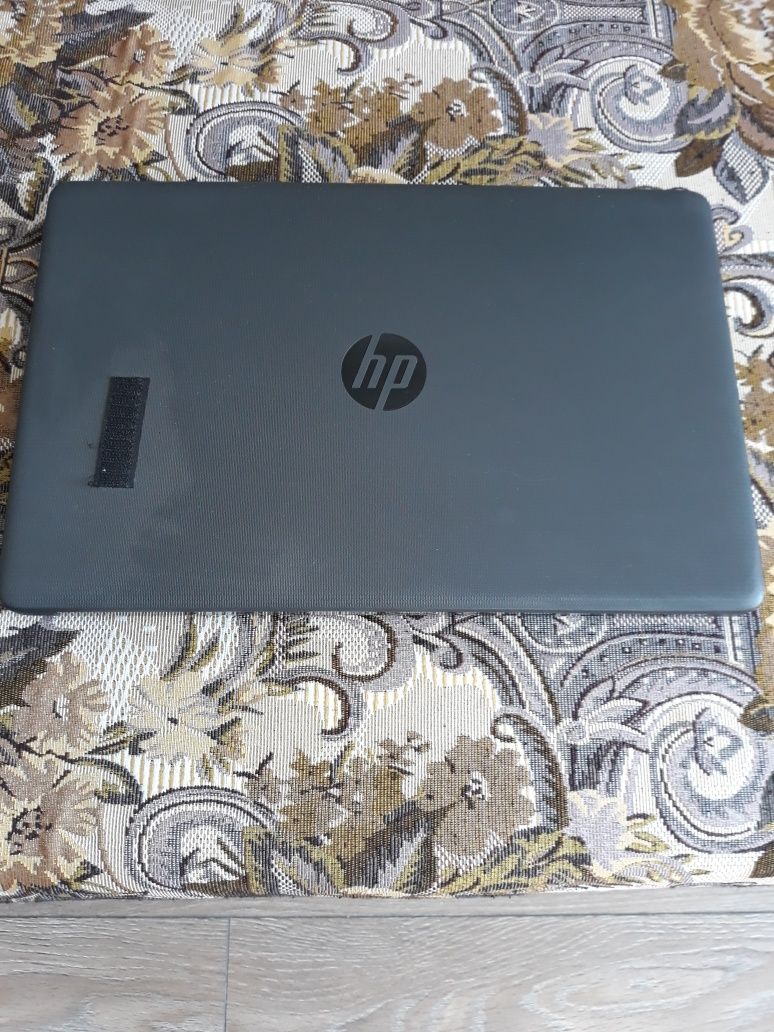 Laptop Hp 40 cm diagonala