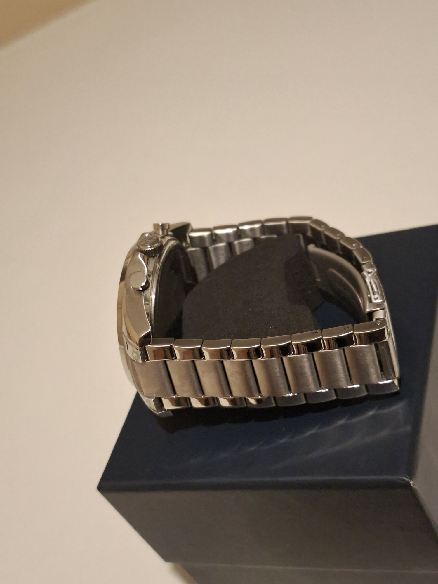 Оригинален часовник Tommy Hilfiger