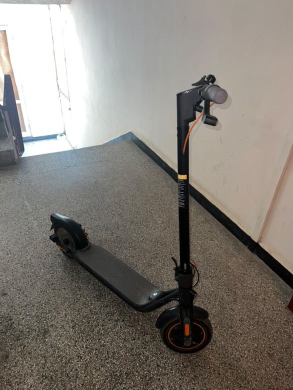Тротинетка Ninebot F40i