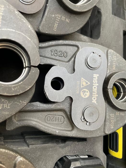 Presa sertizat cu bacuri th 16 20 26 si 32