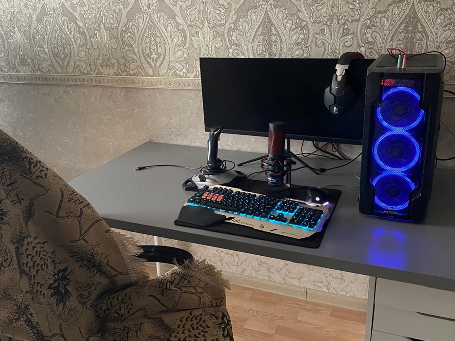 Компьютер и ноутбук вместе