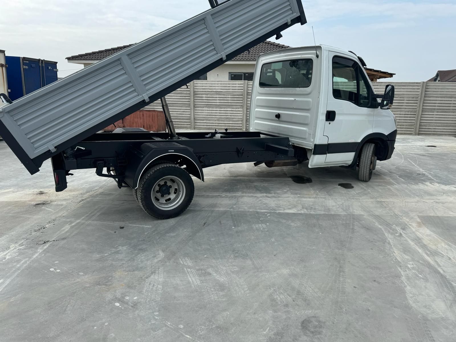 Iveco 50c15 basculabil pe 3 parti