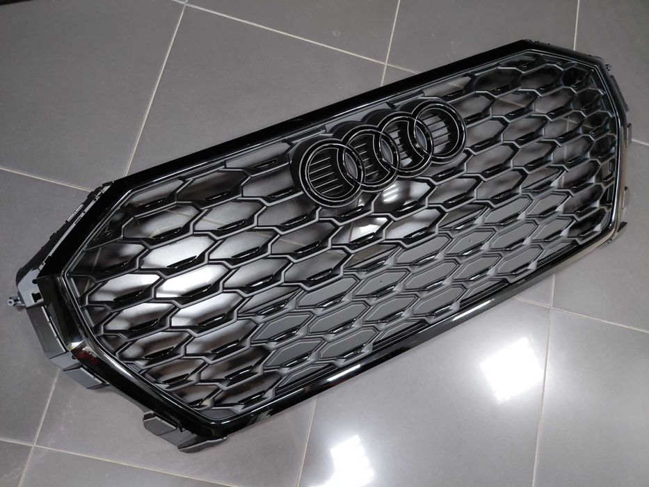 83F853651B Нова S Line решетка Audi Q3 83F 2018-