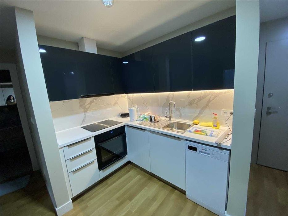 Дава се под наем Двустаен апартамент в Бургас, Изгрев - 60 кв.м за 204 € - Снимка #1