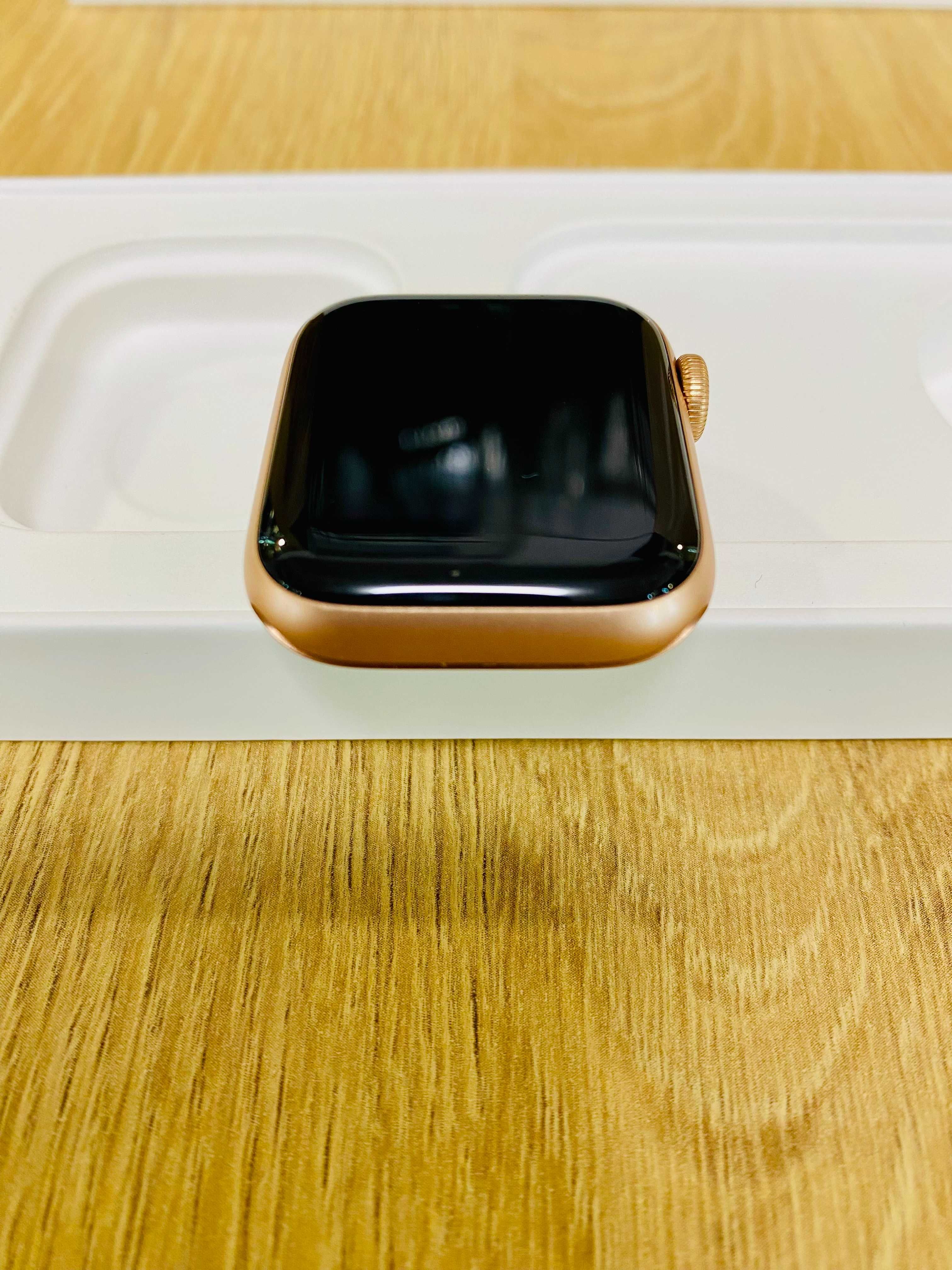 Apple Watch SE, 40 mm, Gold Alu, Starlight Sp Band S/M, GPS, 98%
