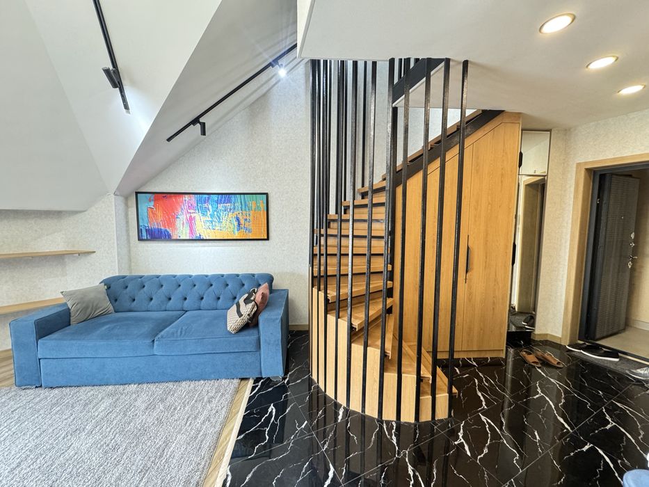 Ц-2 Алйский рядом 1^2 КОМНАТНАЯ  Продаю