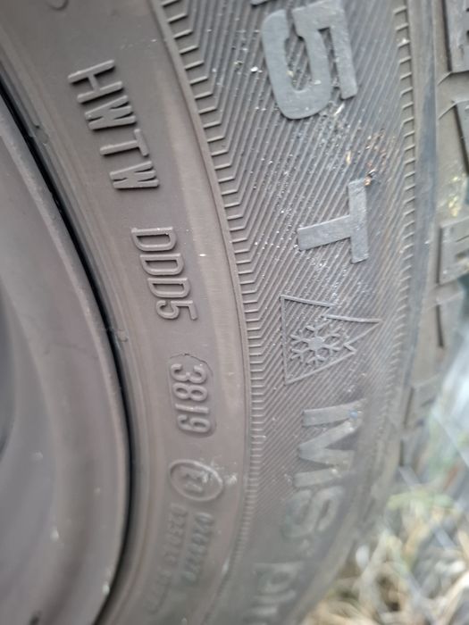 Vând set de 4 cauciucuri cu jante cu tot 175/65 R15