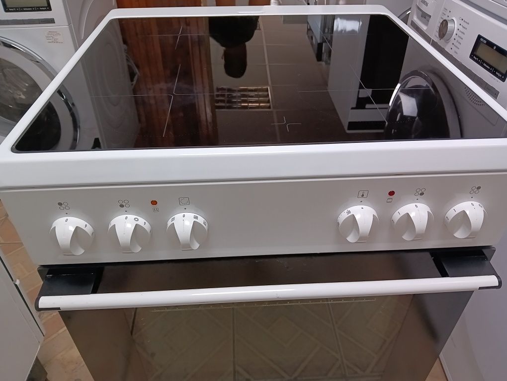 Свободно стояща печка с керамичен плот Gorenje 2 години гаранция!