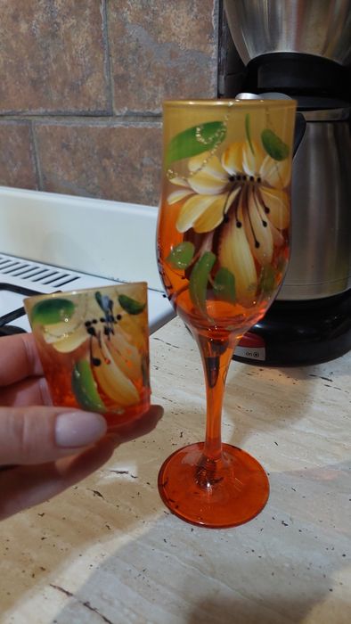 Бокалы под шампанское  и рюмки