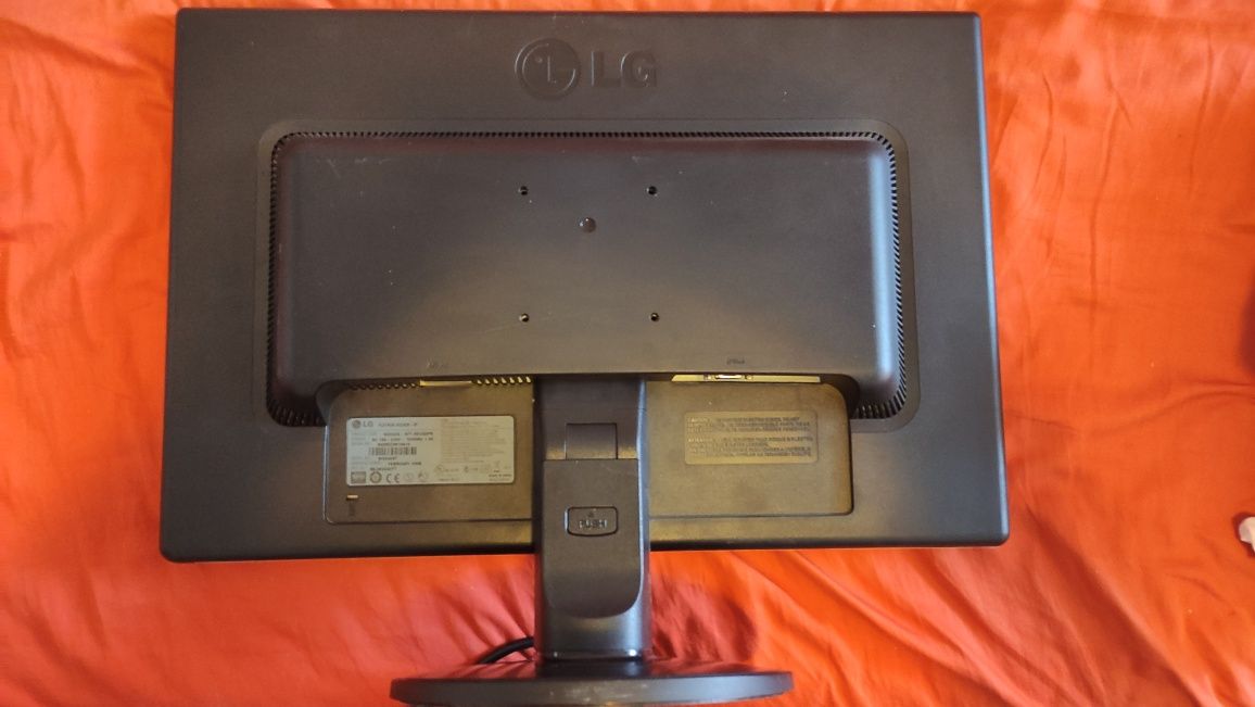 Monitor LG 22 inch 56 cm perfect functional cablu VGA picior reglabil