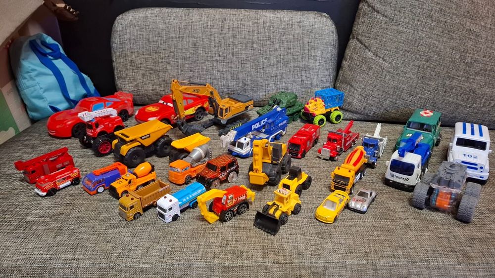 Машинки разные пакетом.