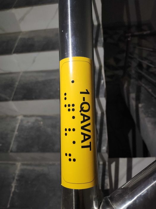 Тактильные таблички и знаки / Taktil belgilar va lavhalar