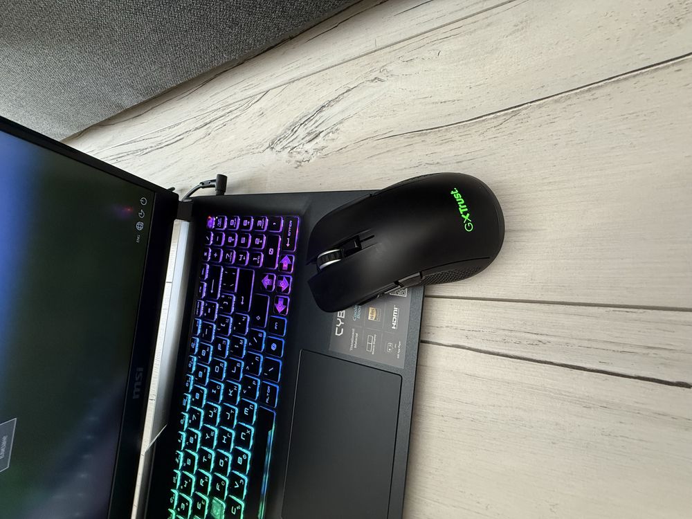 Продавам геймърски лаптоп MSI CYBORG 15 A13VE