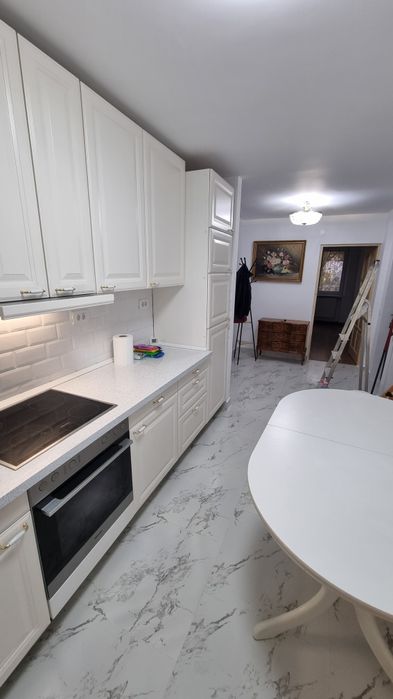 Închiriez apartament cu 3 camere
