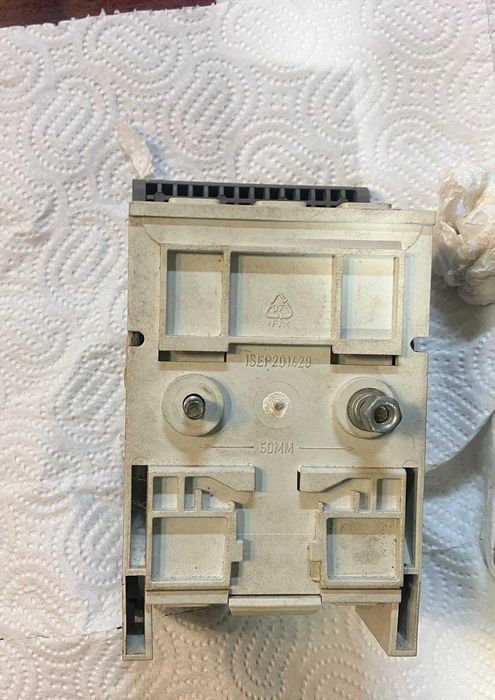 Разединител със стопяеми предпазители ABB XLP000 и XLP00