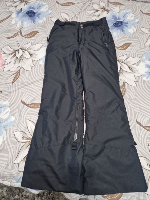 Vând pantaloni ski,condiții excelente,copil 10-12 ani