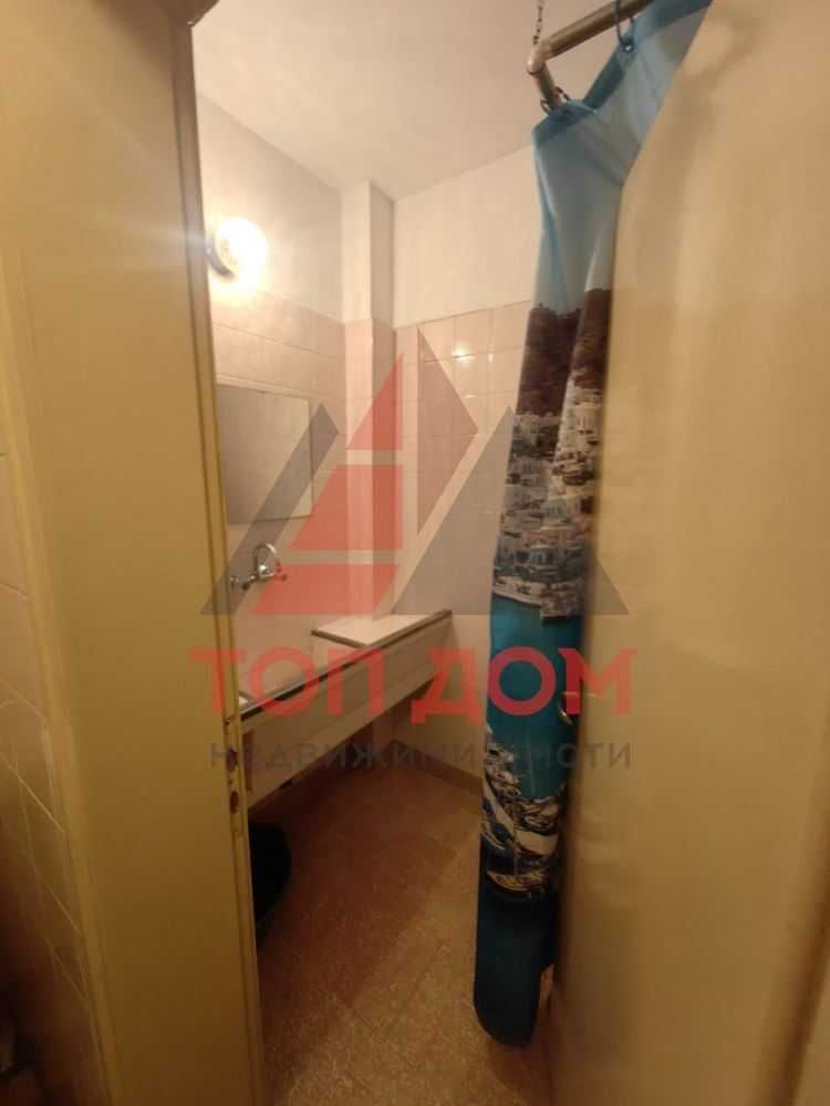 Тристаен! Спортна зала! Първи етаж! Подходящ за студенти! Код 74662