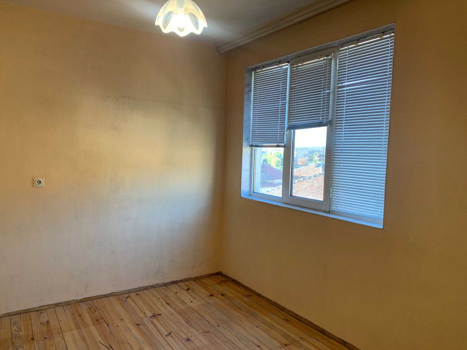 ЧЕТИРИСТАЕН апартамент в Карлово