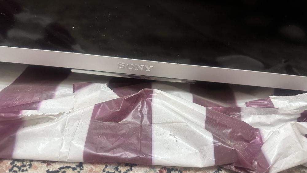 Телевизор Sony ,все есть,ютуб , вайфай и т.д