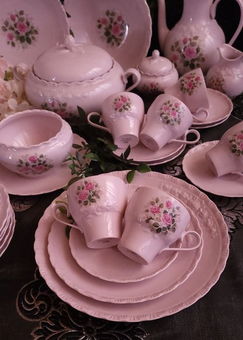 Немски сервиз за хранене и кафе Hutschenreuther.  Розов порцелан