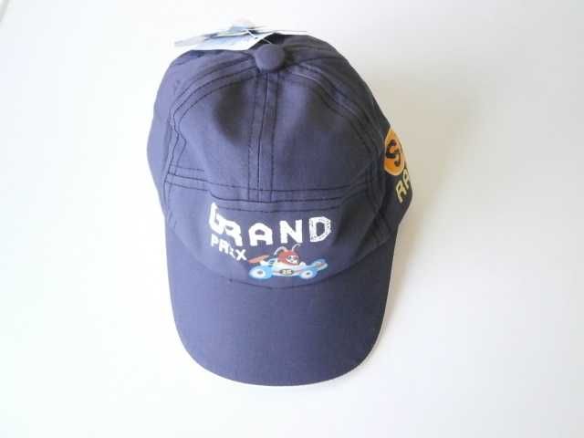 Бебешка шапка с козирка