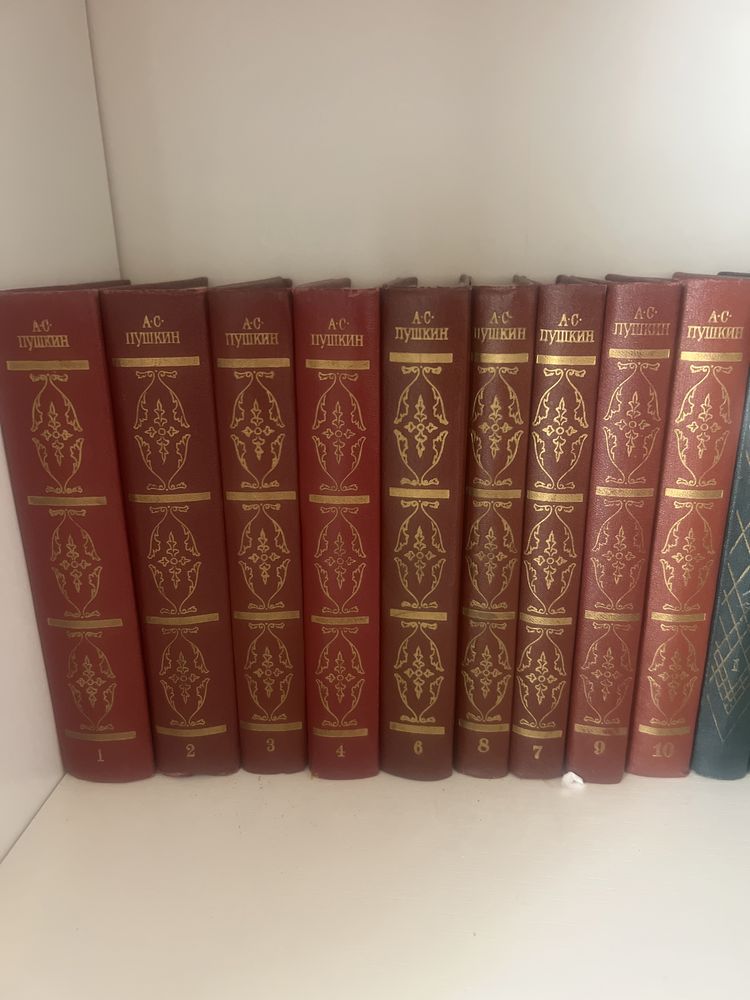 Продам коллекции книг в отличном состоянии