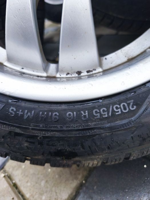Jante aliaj cu anvelope de iarna 205/55/16
