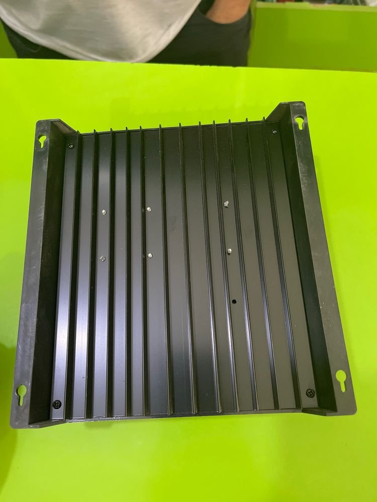 MPPT 60A контролер 
Контроллер Солнечной Зарядки(60A)