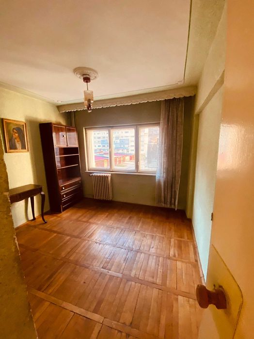 Apartament 3 camere decomandat cu garaj - Lupeni - Hunedoara  (Straja)