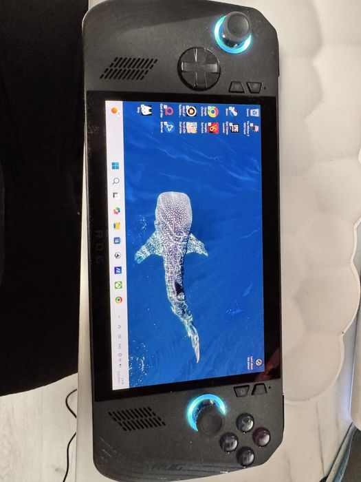 Продавам ASUS ROG Ally X – Отлично състояние!