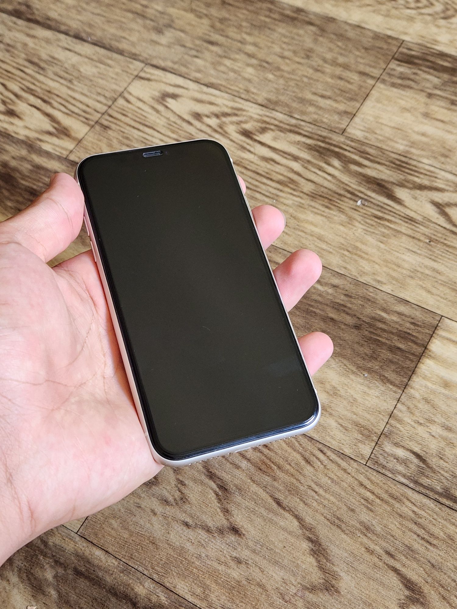 Iphone 11 sotiladi