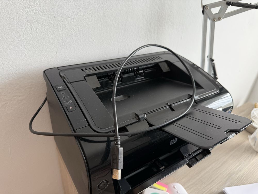 HP LaserJet P1102w – лазерен принтер с Wi-Fi