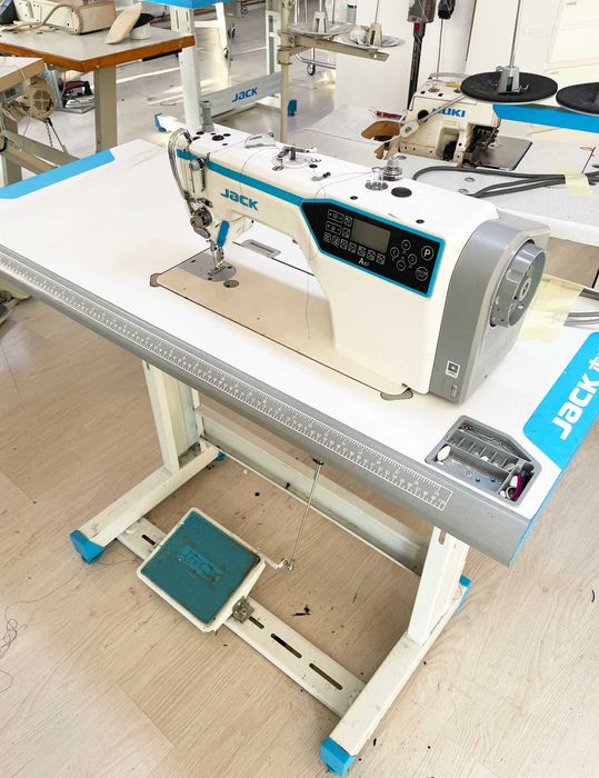 Masina de cusut liniara Jack Automata