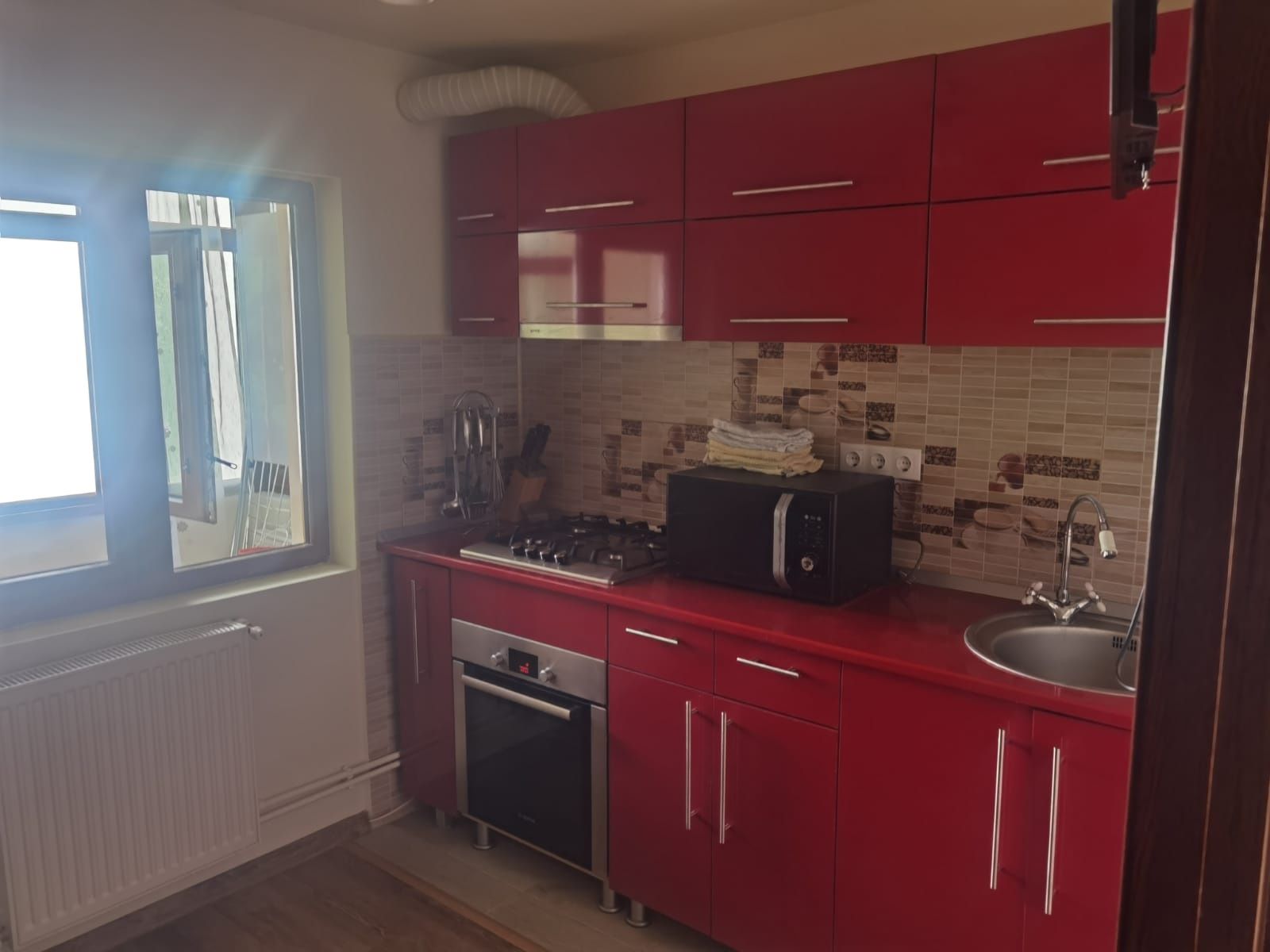 Închiriez apartament 3 camere
