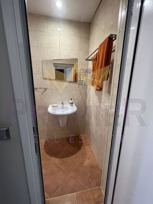 Дава се под наем Двустаен апартамент в Варна, Цветен квартал - 80 кв.м за 561 € - Снимка #9