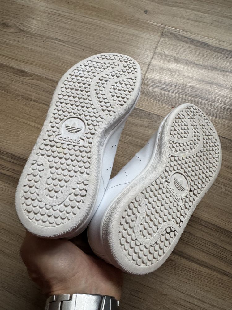 оригинални юношески кецове Adidas Stan Smith! 30 н