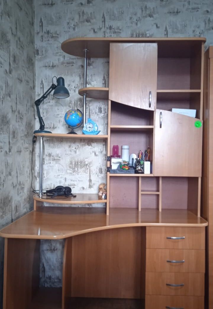 Продам стол компьютерный